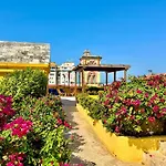 By Calamari Homes - El Porvenir 402 Walled City