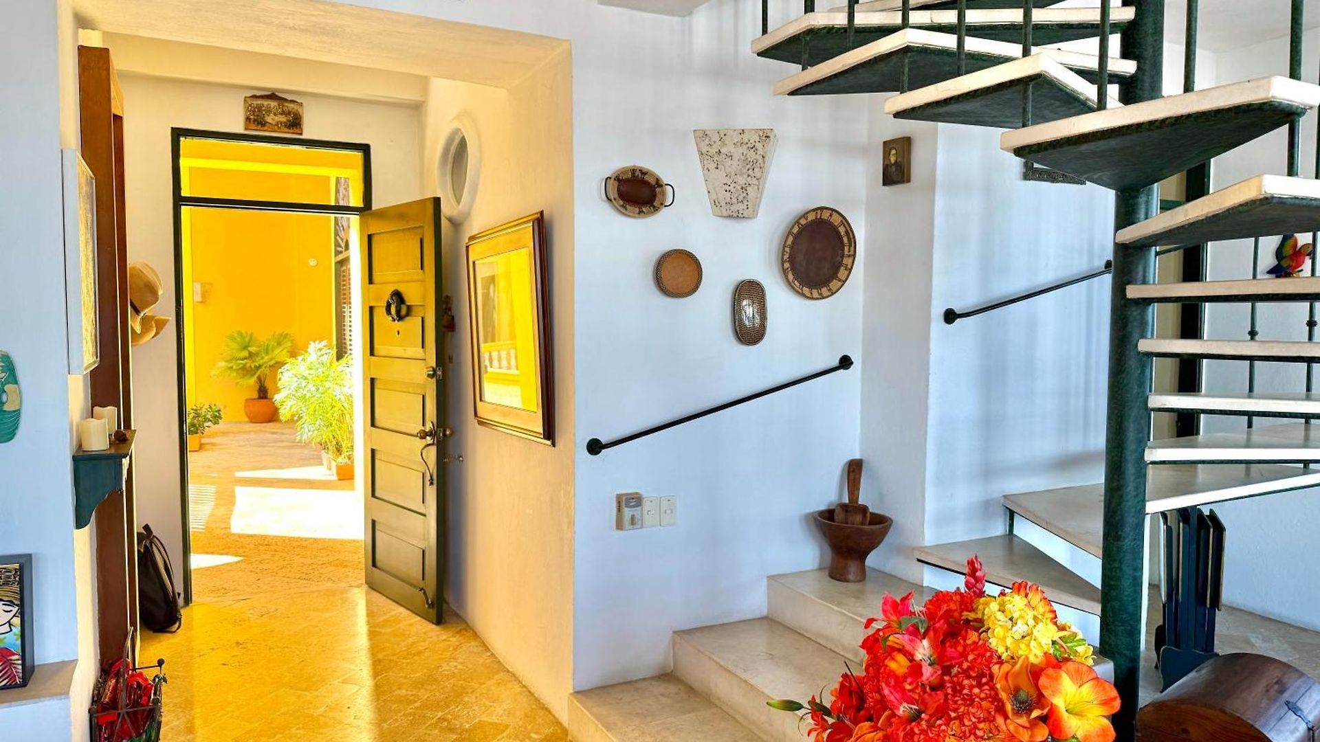 By Calamari Homes - El Porvenir 402 Walled Apartment
