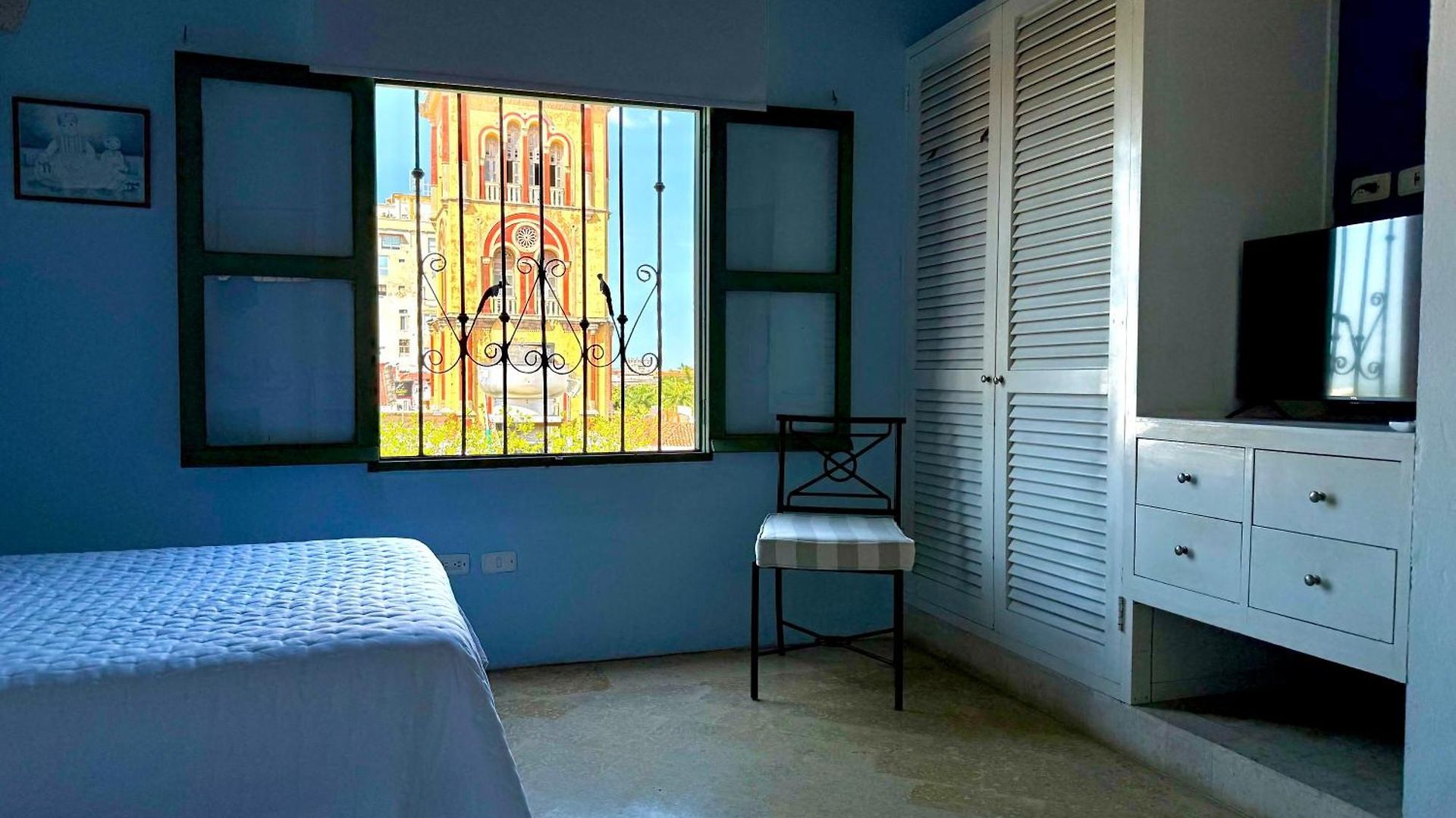 By Calamari Homes - El Porvenir 402 Walled Apartment