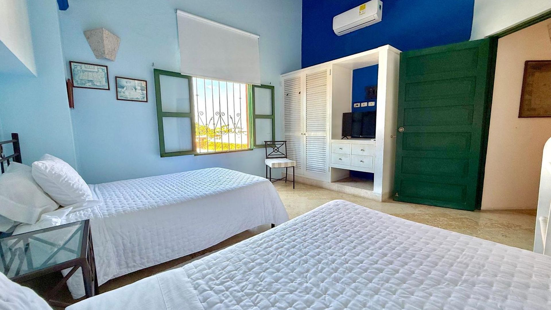 By Calamari Homes - El Porvenir 402 Walled Apartment *
