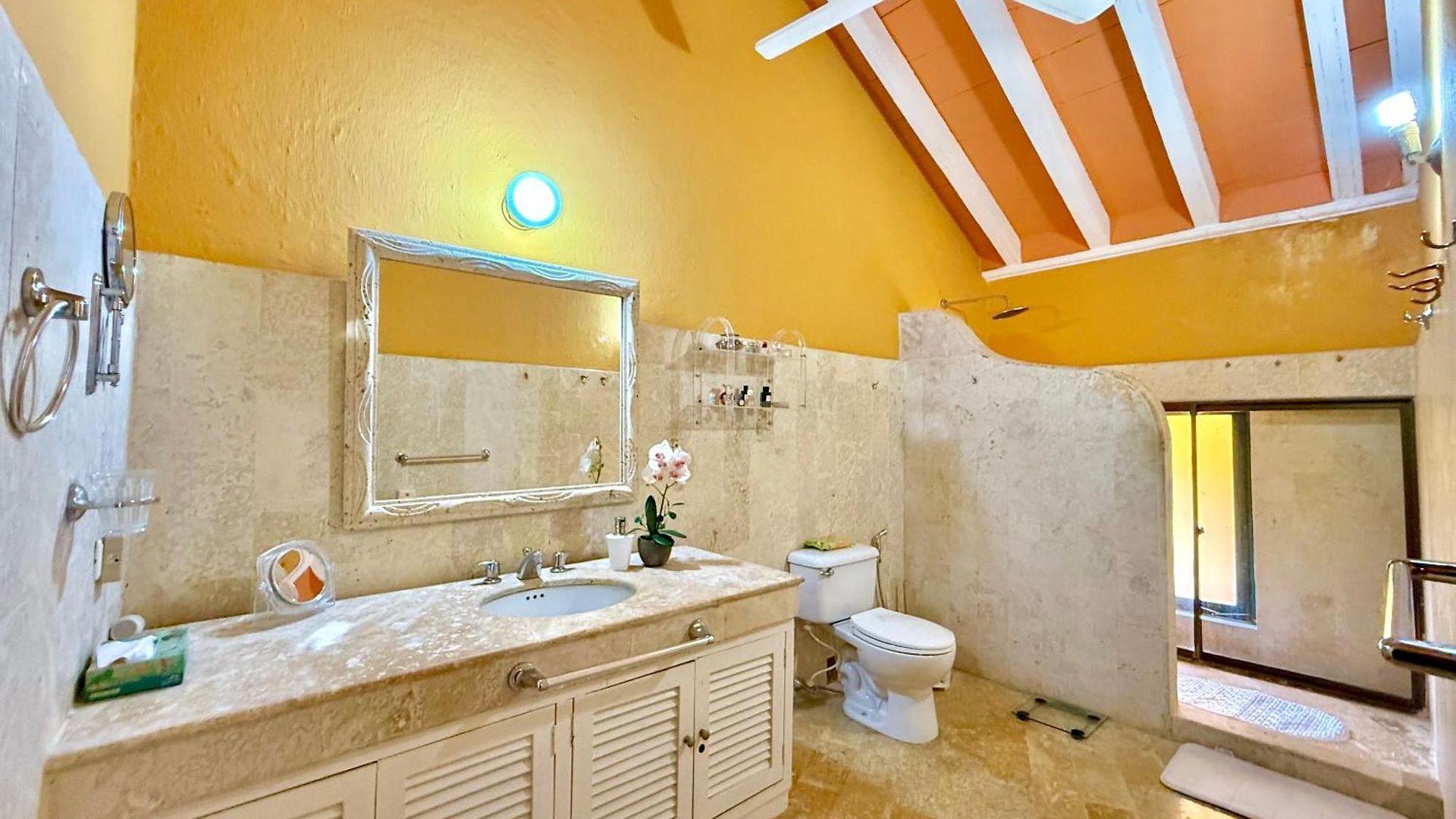 By Calamari Homes - El Porvenir 402 Walled Cartagena