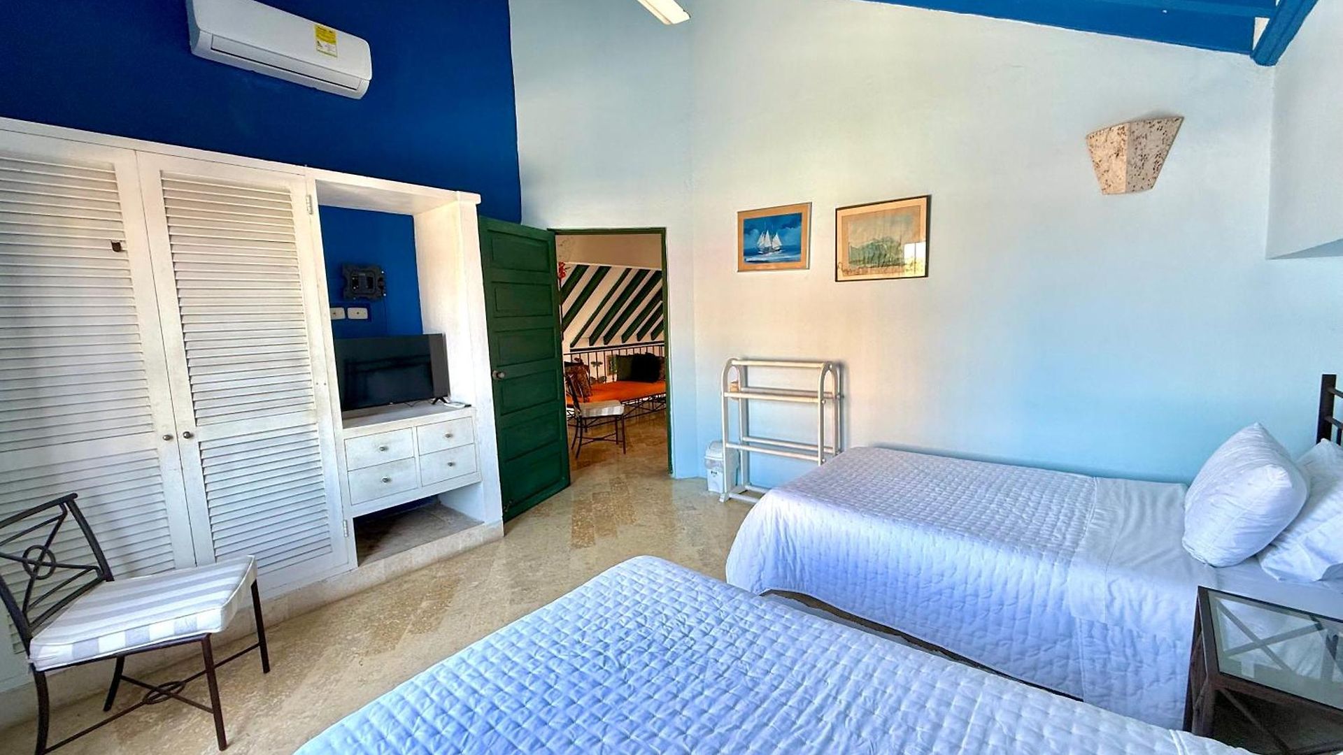 By Calamari Homes - El Porvenir 402 Walled Apartment
