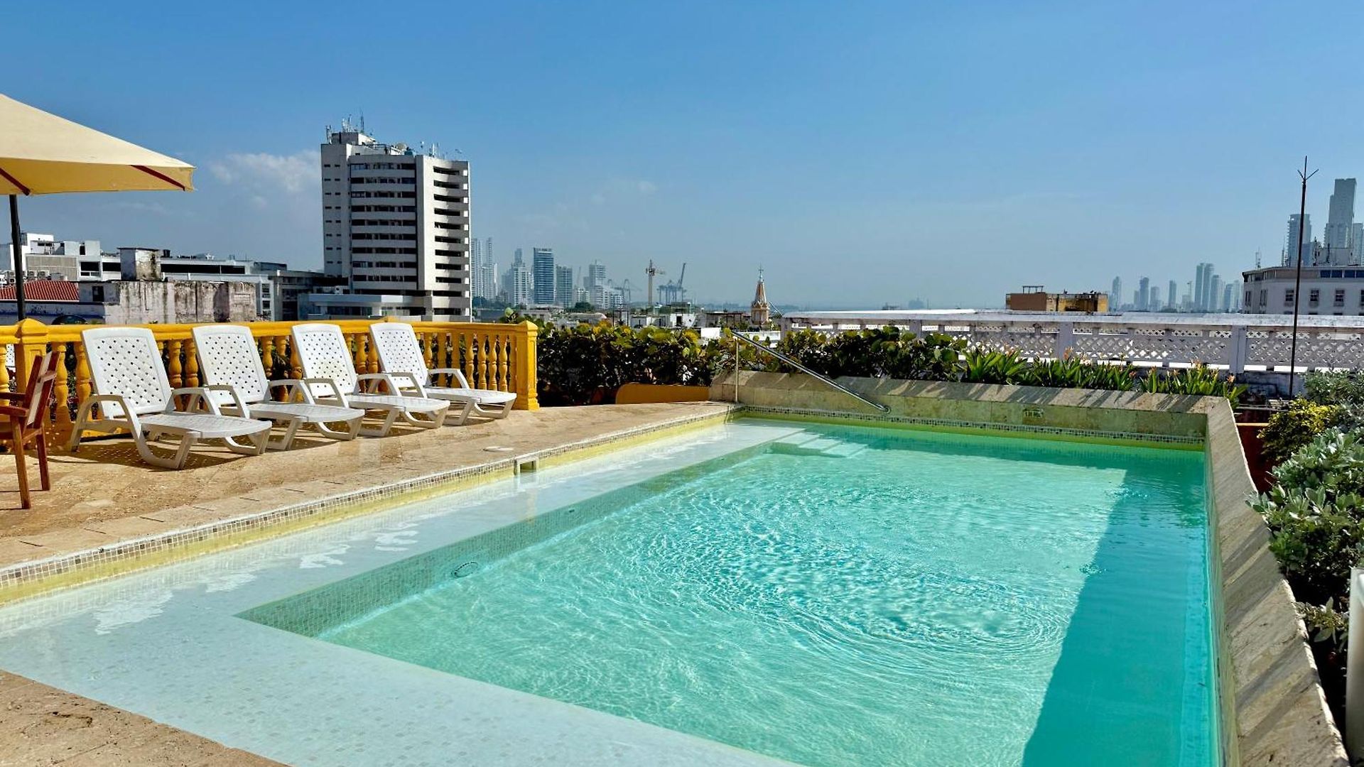 By Calamari Homes - El Porvenir 402 Walled Apartment