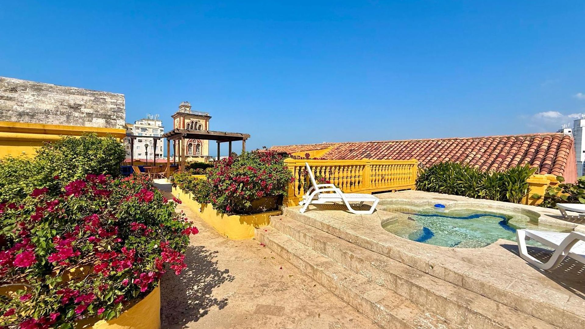 By Calamari Homes - El Porvenir 402 Walled Cartagena