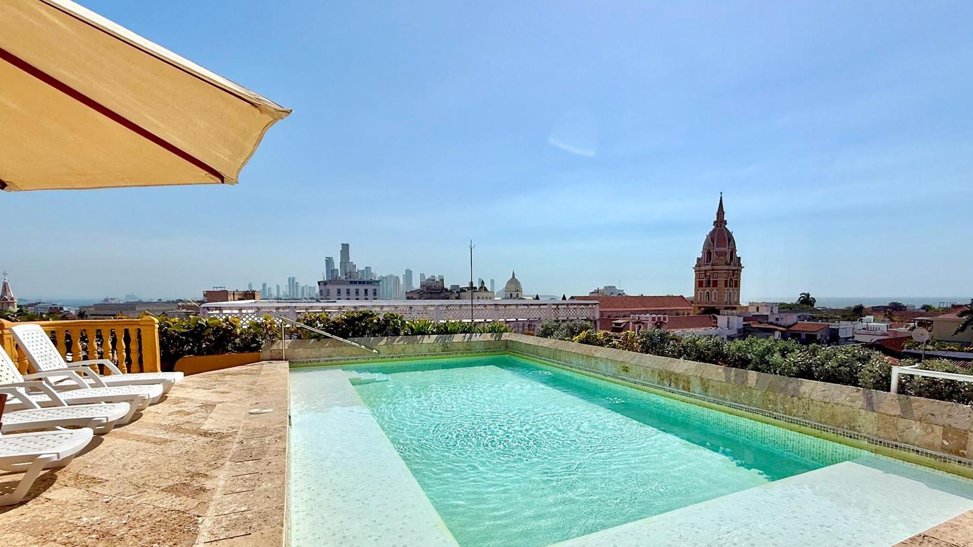 By Calamari Homes - El Porvenir 402 Walled Apartment