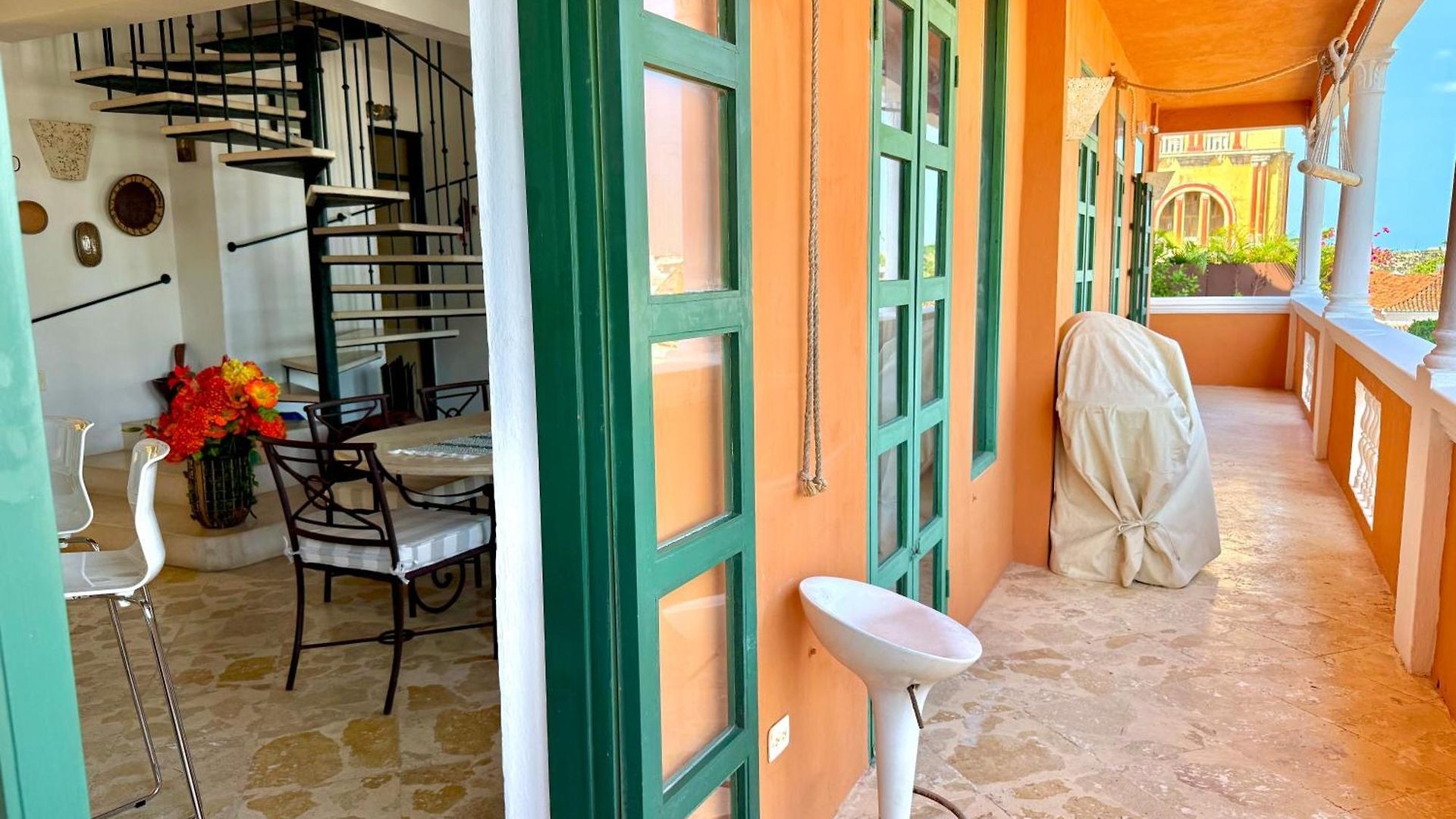 By Calamari Homes - El Porvenir 402 Walled Apartment
