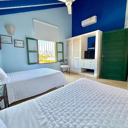 By Calamari Homes - El Porvenir 402 Walled Apartment *