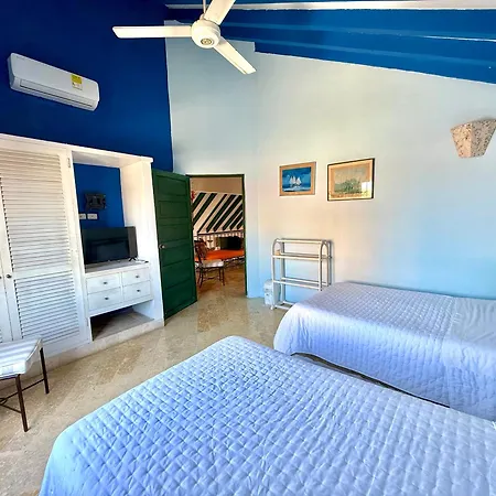 By Calamari Homes - El Porvenir 402 Walled Apartment